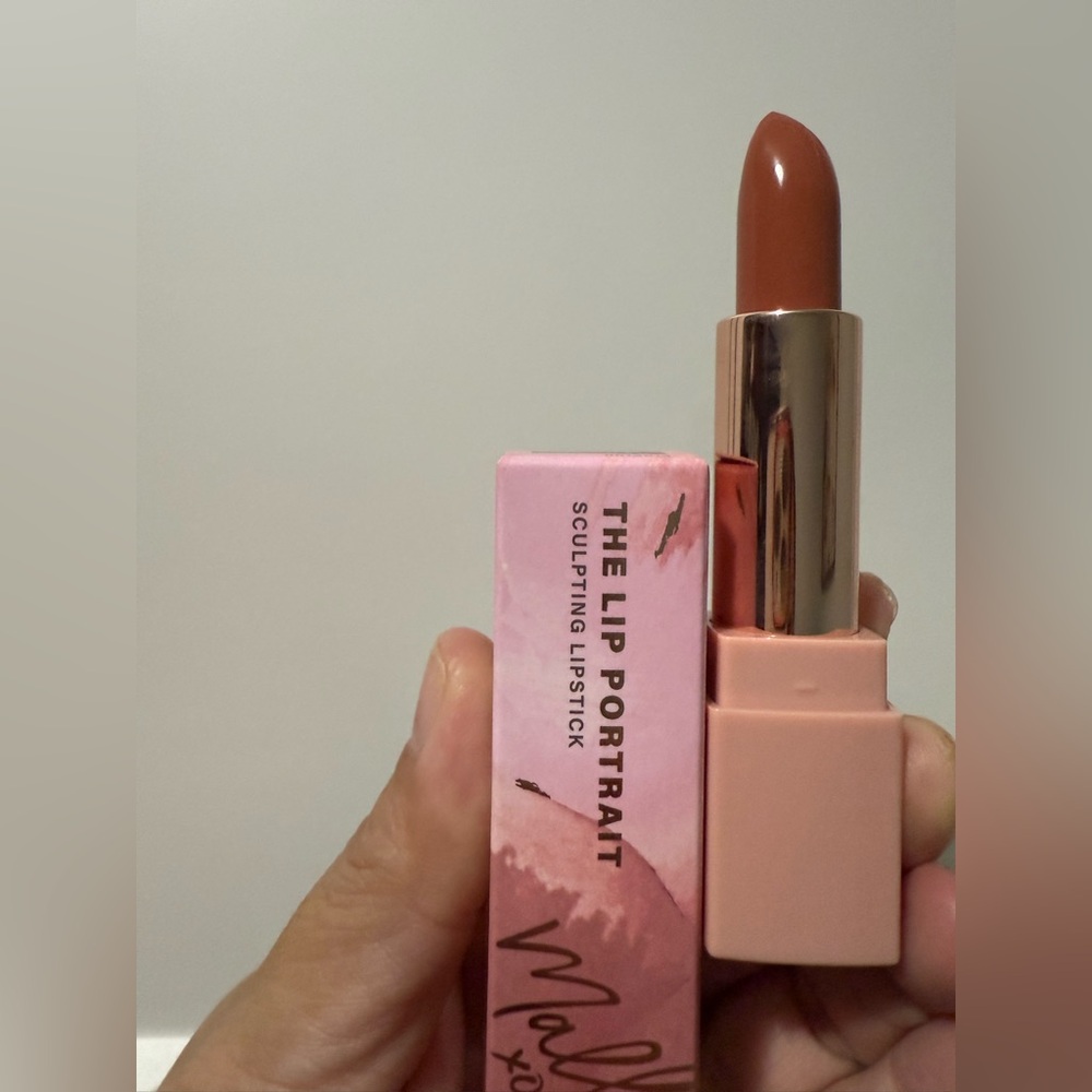 Mally The Lip Portrait Sculpting Lipstick